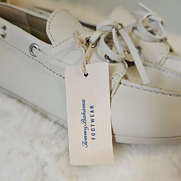 NWT! Tommy Bahama Women's Cream Moccasins - Picture 2 of 16